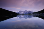 Lake Misurina, Dolomites, Italy. (53kb)