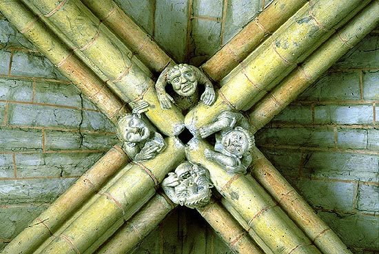 Tucked away in a tribune gallery, the masons personalised this vault crown.