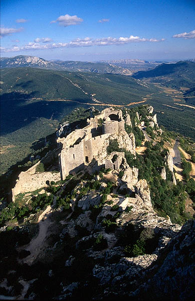 The Cathar fortress of Peyrepertuse, Pyr�n�es-Orientales.