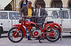 Microcar goes electric, in Strasbourg. (68kb)